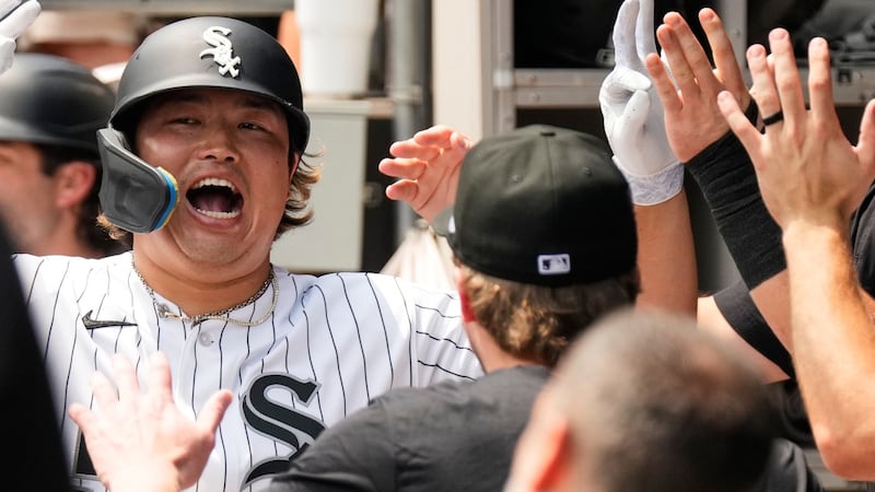 Murakami hits two HRs, drives in six runs to lead AL Central-leading White Sox past Astros