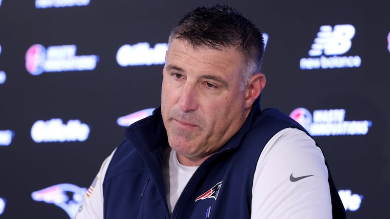 Vrabel says he’s had ‘difficult conversations’ after publication of photos with NFL reporter