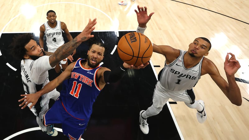 Wembanyama avoids flagrant foul for shoving Brunson