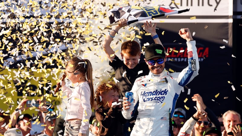 Larson extends Chase points lead with first NASCAR win at Talladega after last-lap scramble