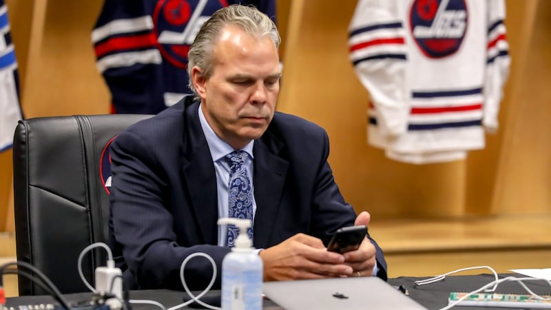 Cheveldayoff: No timeline on Hellebuyck trade, decision on playing for Jets rests with goaltender