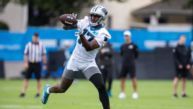 Panthers’ WR Legette carted off field with stinger injury at training camp