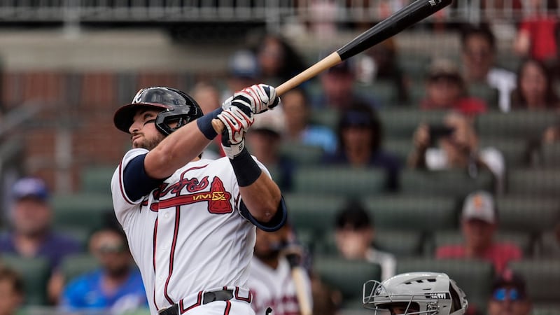 Riley, Holmes lead Braves in rout of Red Sox