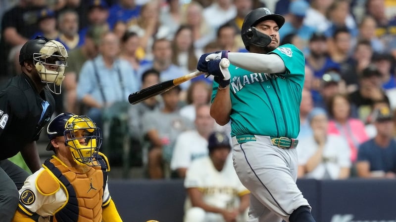 Mariners bounce back from humiliating loss, pound May early to beat Brewers