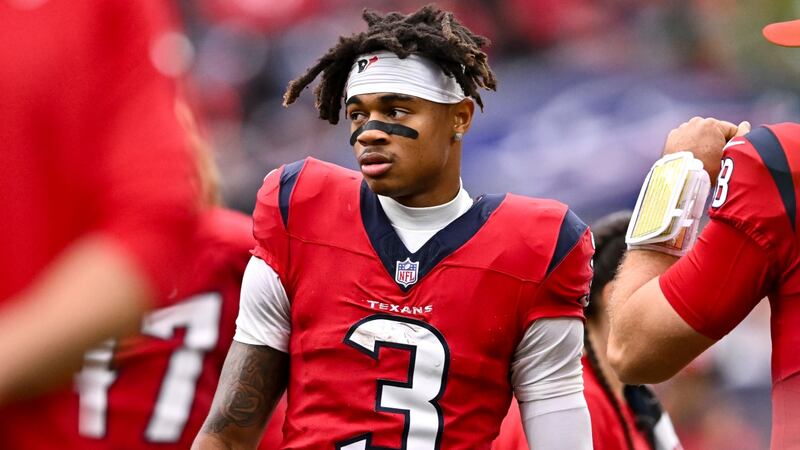 Texans WR Dell returns to practice after missing season