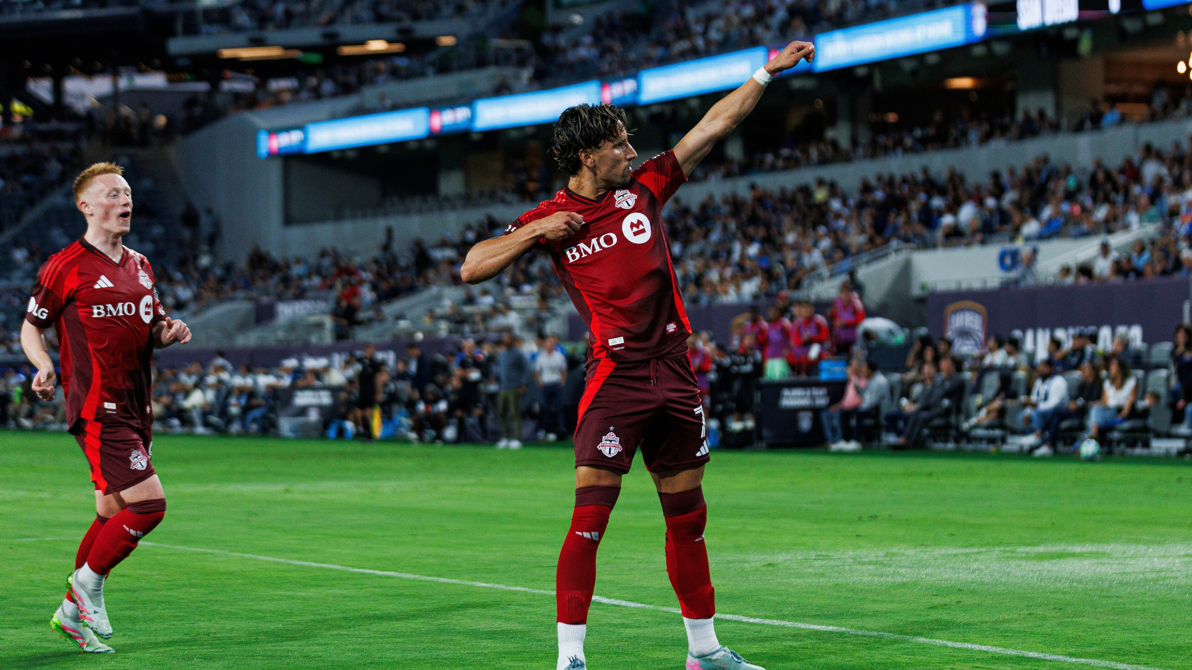 Toronto Rowing Football Toronto FC, Canadian stars take the pitch in a Major League Soccer ...