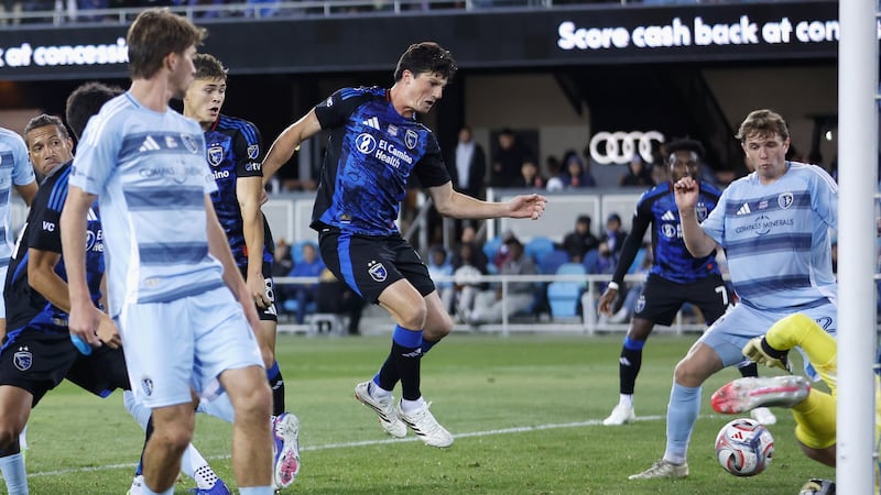 Munie scores a goal, Gunn has four saves, Earthquakes beat Dynamo