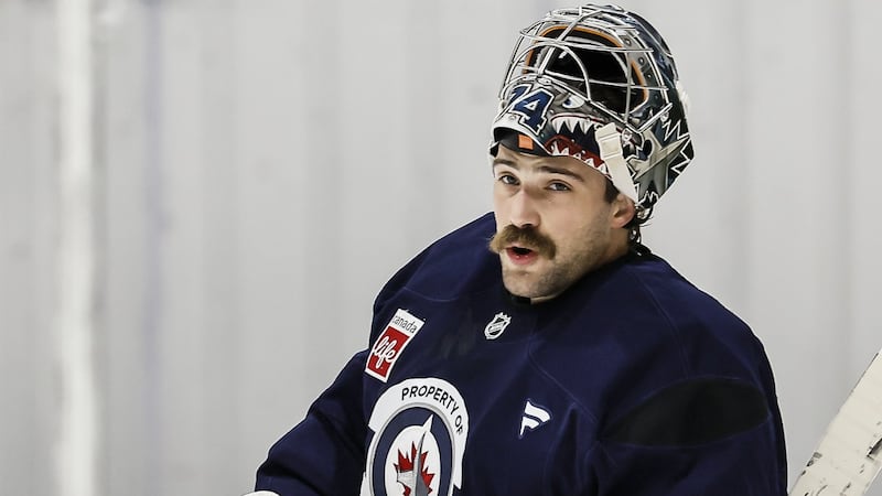 Skinner set to carry the load in Jets' net after Hellebuyck's exit demand