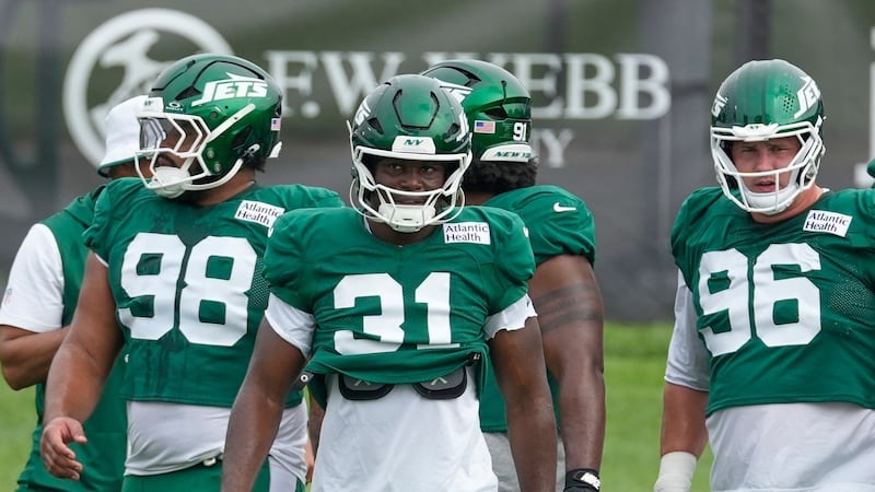 Buccaneers-Jets joint practice turns chippy, with a few fights and a helmet thrown