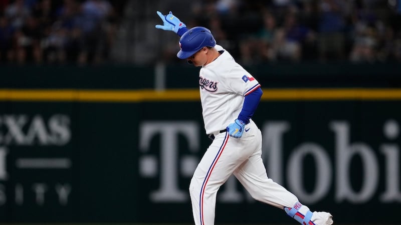 Pederson’s pair of homers power Rangers over Mariners to take series