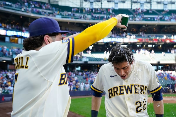 Hitless through seven innings, Brewers rally in eighth to beat Cardinals