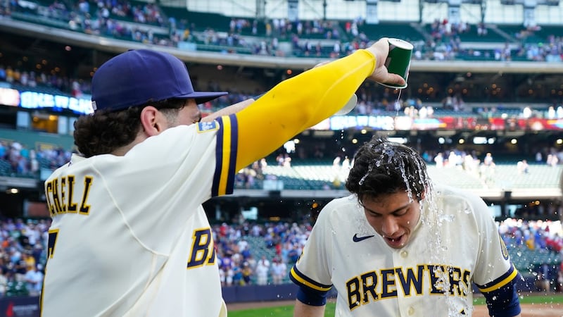 Hitless through seven innings, Brewers rally in eighth to beat Cardinals
