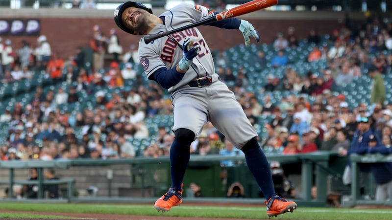 Astros’ Altuve exits vs. Giants after HBP on left foot