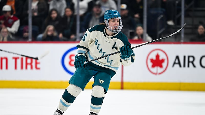 Carpenter re-signs with Seattle, Nurse with Vancouver, protecting both from PWHL expansion process