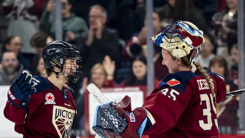 Poulin's clutch goal for Victoire sets up all-Canadian final for Walter Cup