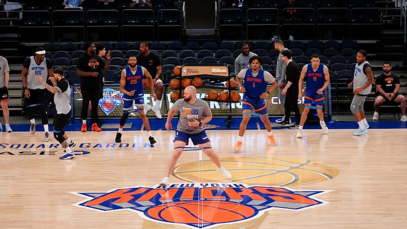 Knicks say $1 million was the winning bid for two celebrity row seats for Game 3