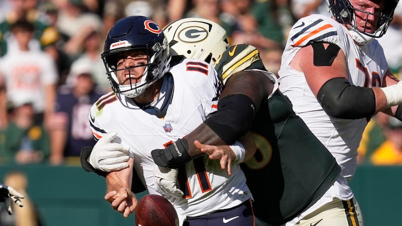 As Williams nears return, Bears show they need their QB in lopsided loss to Packers