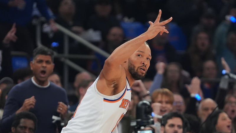 Brunson, Towns lead Knicks past Hawks in Game 1 of their series