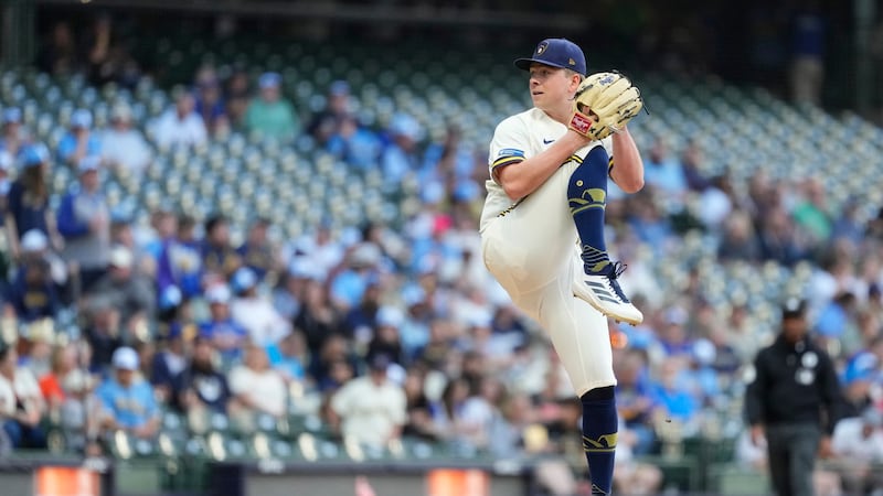 Harrison strikes out 12, Bauers homers as surging Brewers top slumping Giants