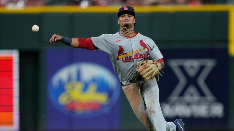 Cardinals place SS Winn on IL with broken thumb, recall Gorman
