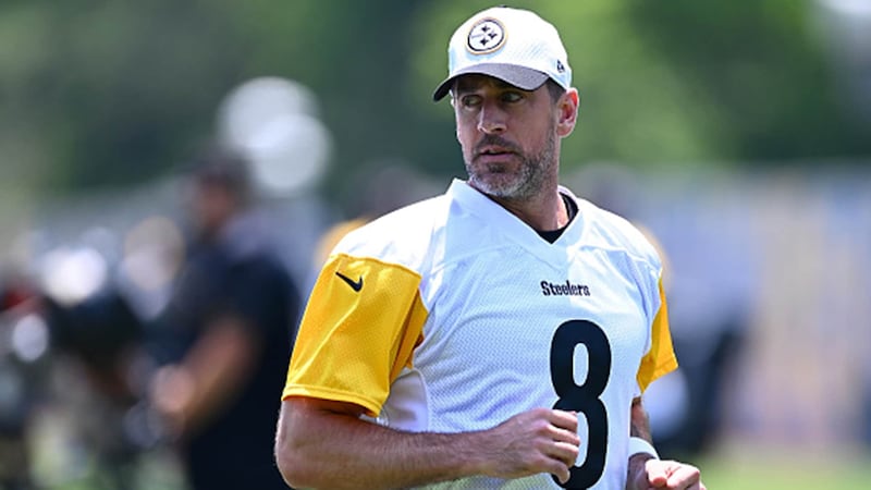 Rodgers quickly gets back to work with Steelers at OTAs