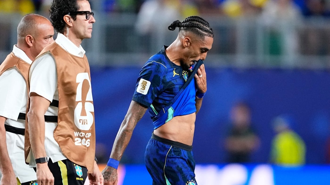 Raphinha has a hamstring injury and will undergo treatment, Brazil says