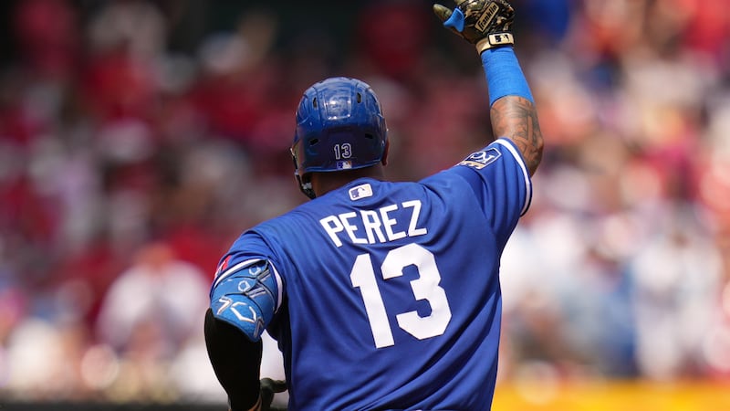 Perez homers and drives in both runs to help Royals beat Cardinals