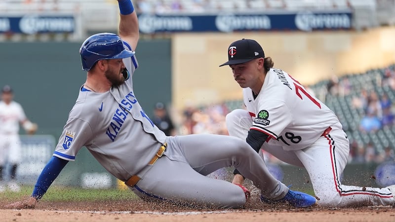 Rojas has go-ahead, two-run single as pinch hitter in Royals debut as Kansas City tops Twins
