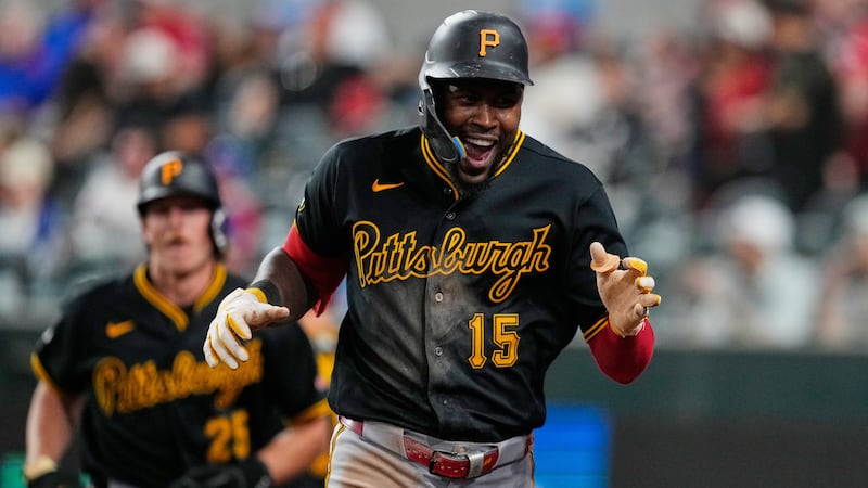 Cruz’s three-run homer off top of foul pole powers Pirates to win over Rangers