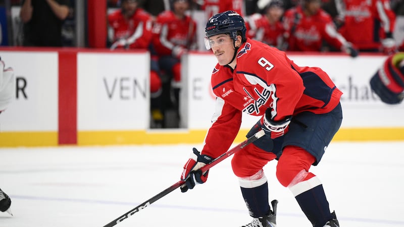 Wary of offer sheets, Capitals open talks with pending RFAs Leonard, Sourdif