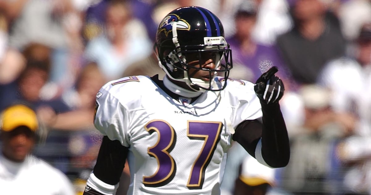 Photo: tsn.ca BALTIMORE, MD - SEPTEMBER 19: Deion Sanders #37 of the Baltimore Ravens in position during a NFL football game against the