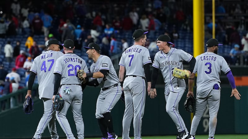 Johnston has go-ahead hit in 11th as Rockies beat Phillies