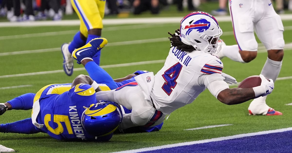 Photo: tsn.ca Buffalo Bills running back James Cook III, right, scores a touchdown as Los Angeles Rams safety Kamren Kinchens tackles him