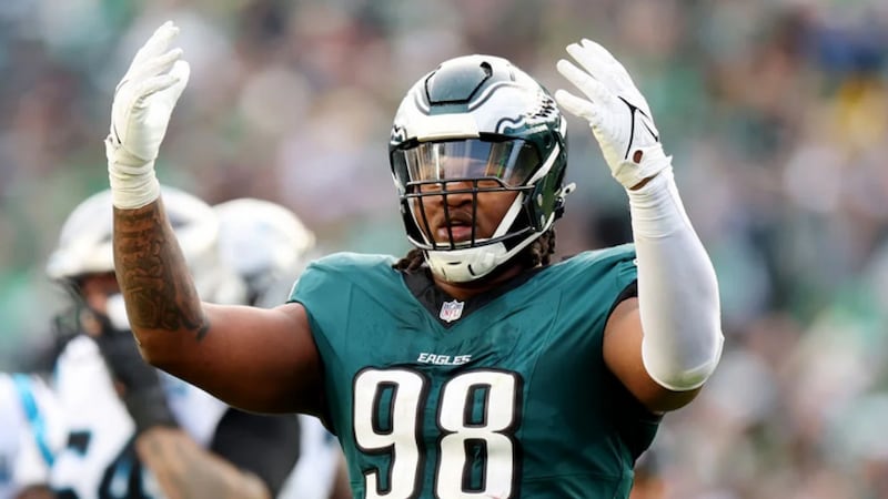 Eagles ink Carter to record-setting, four-year extension