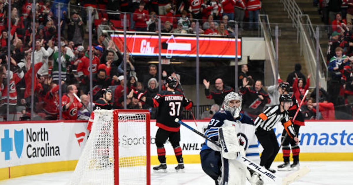 Hurricanes, Sabres and Mammoth among suitors for Hellebuyck; Panthers out of running