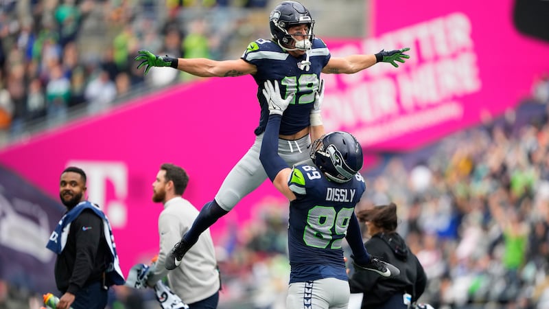 Seahawks place WR Bobo on season-ending IR, re-sign WR Hicks