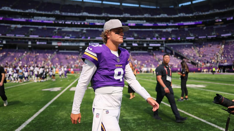 McCarthy plays 18 snaps, gets 'banged up' in Vikings' loss