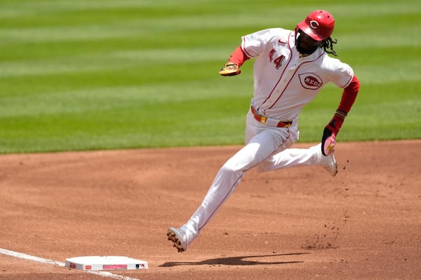 Reds’ De La Cruz leaves game in fifth inning with right hamstring tightness