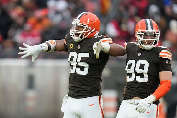 Report: Browns trade superstar DE Garrett to Rams