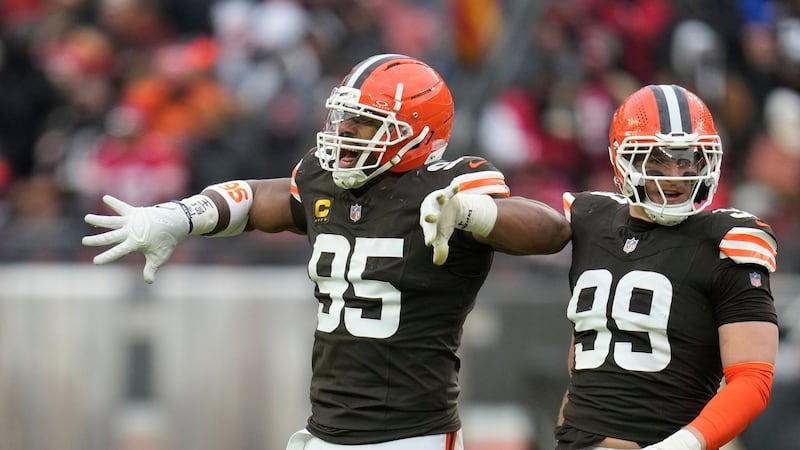 Report: Browns trade superstar DE Garrett to Rams