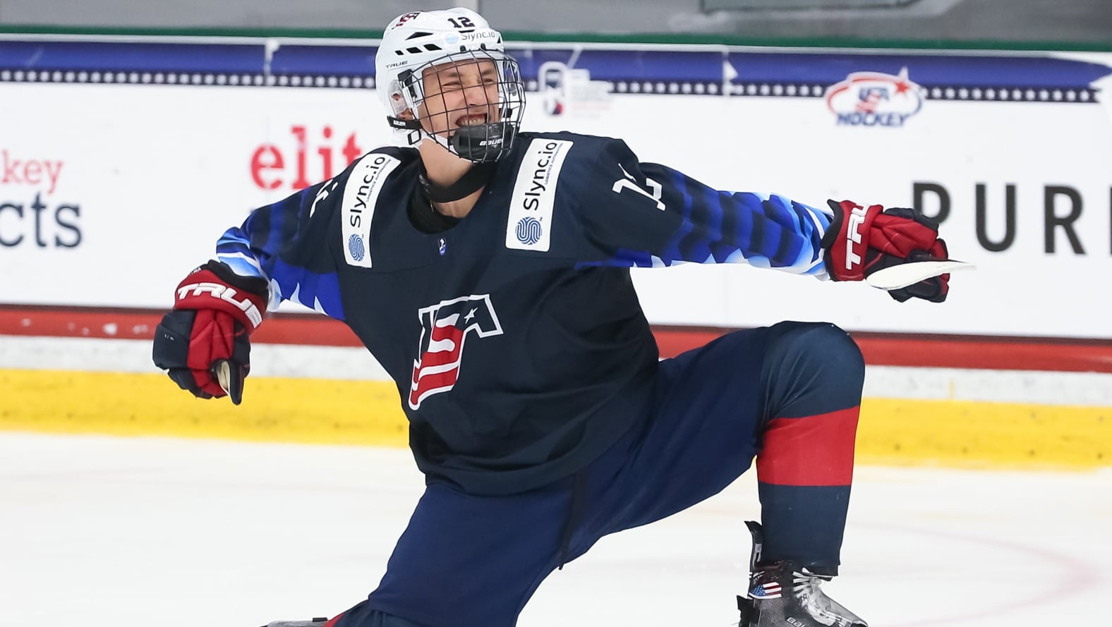 Habs acquire winger Pastujov from Ducks for F Farrell in swap of RFAs