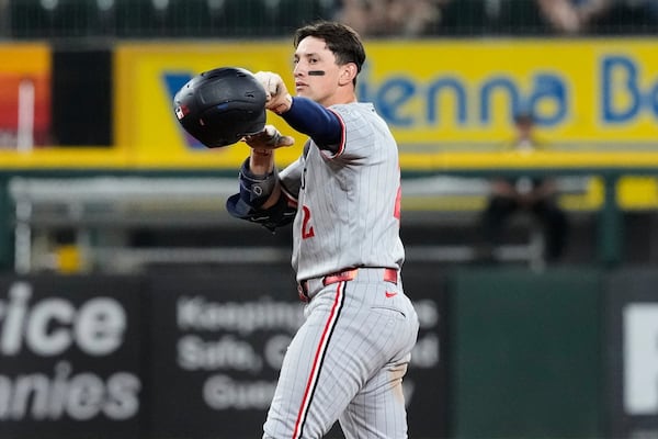 Lee’s double gets it done for Twins in 11th inning in win over White Sox