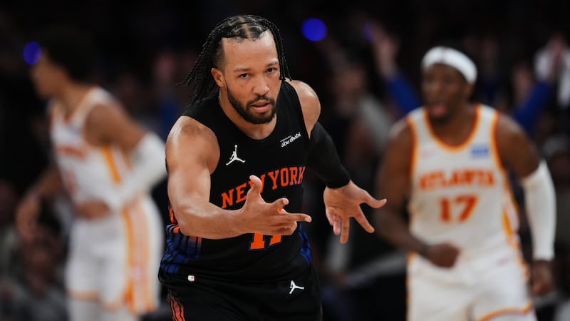 Brunson scores 39 points as Knicks rout Hawks for 3-2 series lead