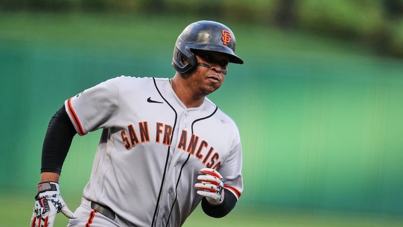 Devers hits 32nd homer, extends hit streak to 10 games as Giants beat Pirates
