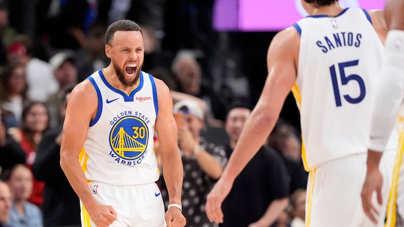 Curry signs with Chinese sportswear company Li-Ning