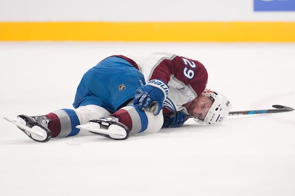 Avalanche’s MacKinnon exits Game 3 with apparent injury