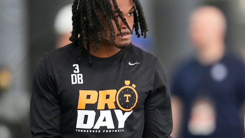 Raiders start last day of NFL draft by taking Tennessee CB McCoy in rainy Pittsburgh