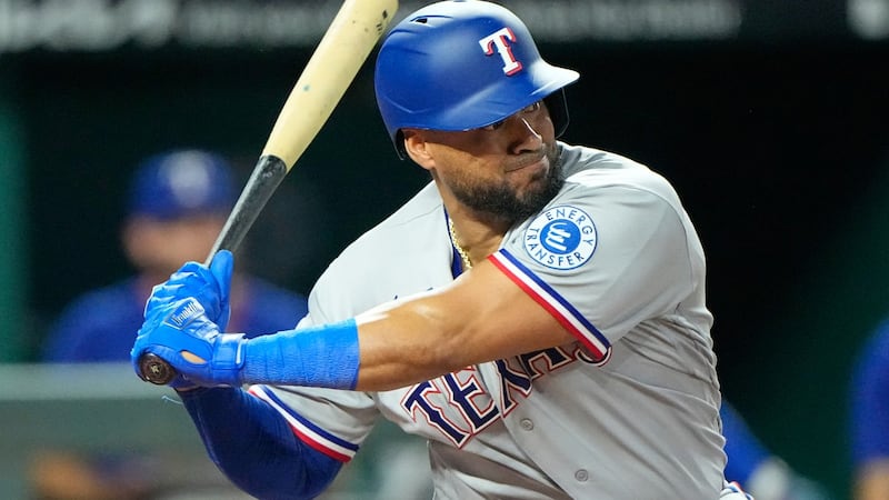 Díaz, Burger lead Rangers to win over Royals in 10 innings