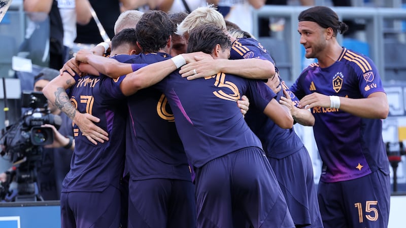 Reus, Taylor, Marcinkowski guide Galaxy to victory over Revolution