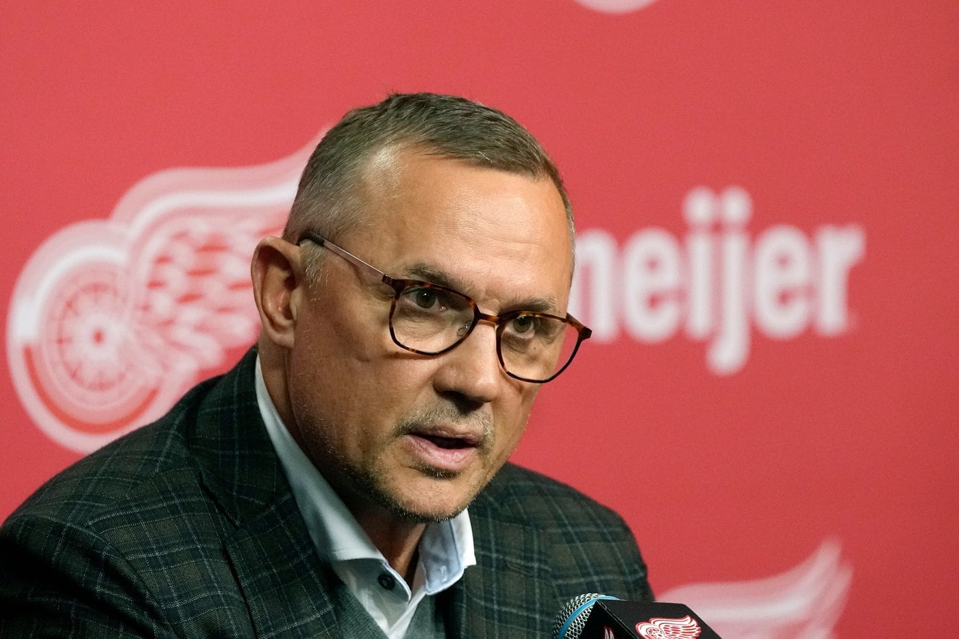 Rosen on Yzerman’s firing in Detroit, the dangers of hiring a former team f